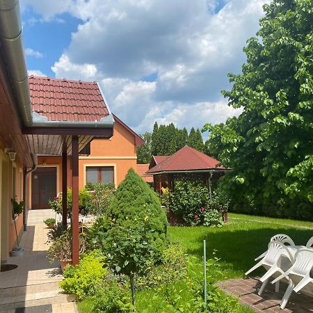 Apartman Dora Hajdúszoboszló Buitenkant foto