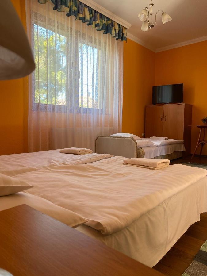 Apartman Dora Hajdúszoboszló Buitenkant foto