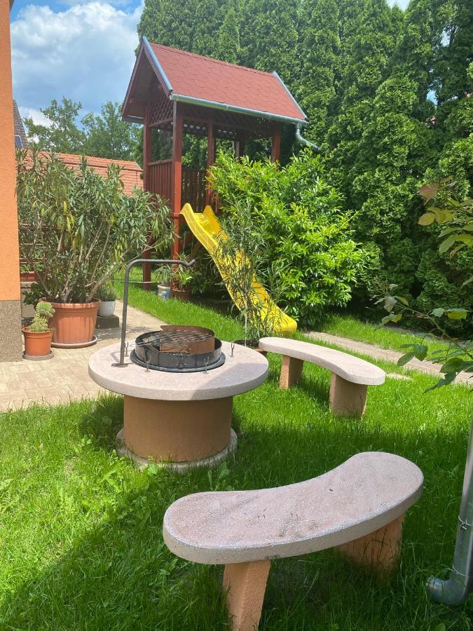 Apartman Dora Hajdúszoboszló Buitenkant foto