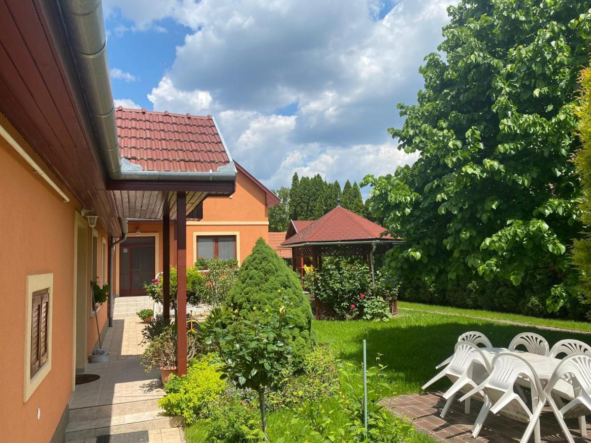 Apartman Dora Hajdúszoboszló Buitenkant foto