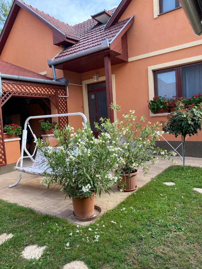Apartman Dora Hajdúszoboszló Buitenkant foto