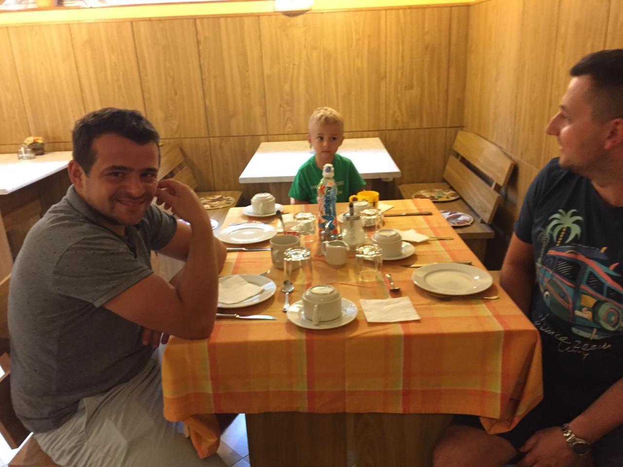 Apartman Dora Hajdúszoboszló Buitenkant foto